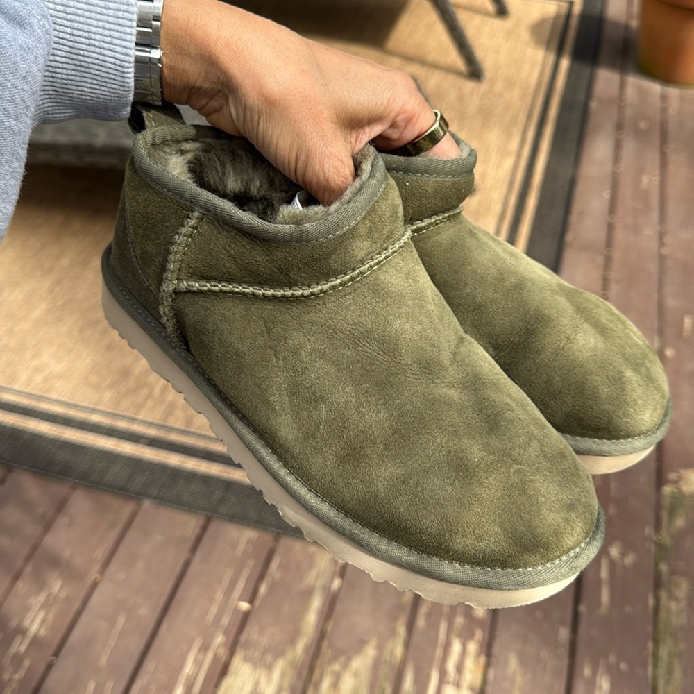 Ultra Mini UGG Booties olive size 8